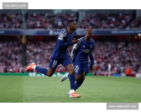 巴黎圣日耳曼与马赛之间的恩怨情仇揭示了法国足球的激烈对抗与历史纷争 巴黎圣日耳曼与马赛之间的恩怨情仇揭示了法国足球的激烈对抗与历史纷争